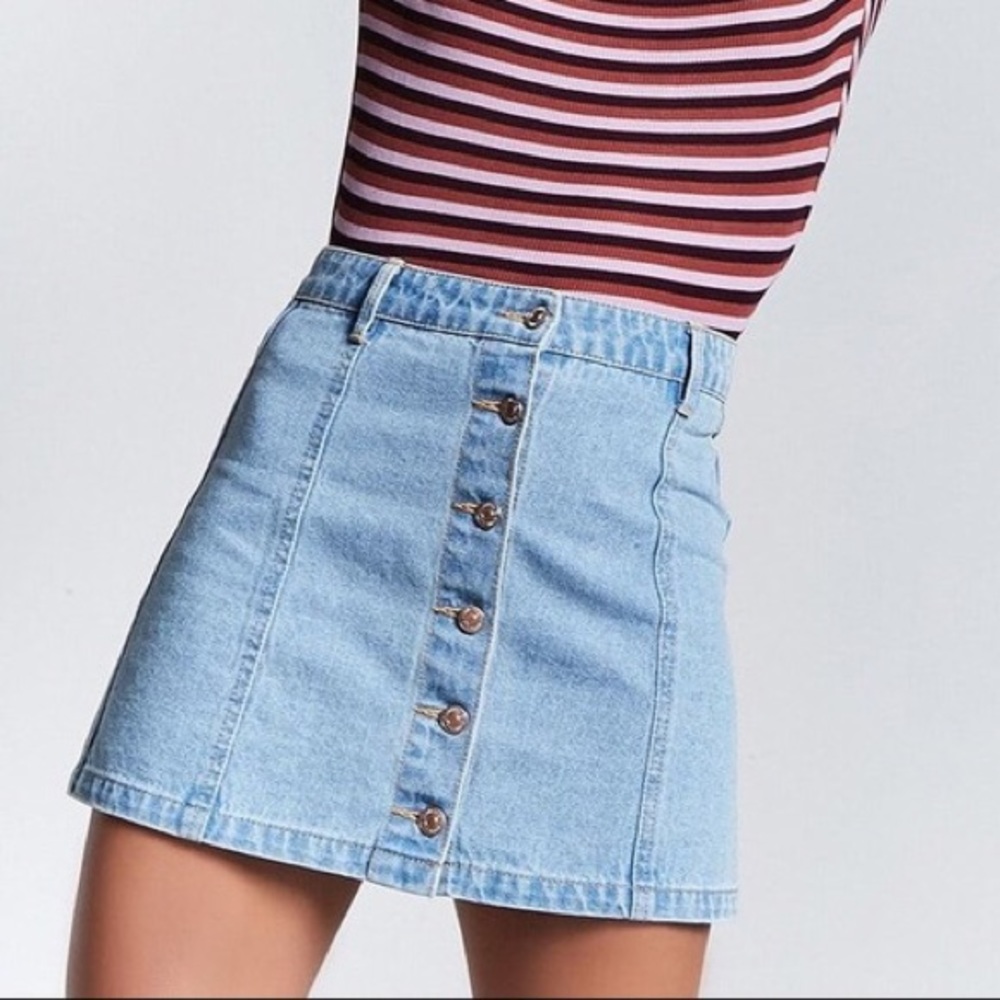 High waisted denim skirt!